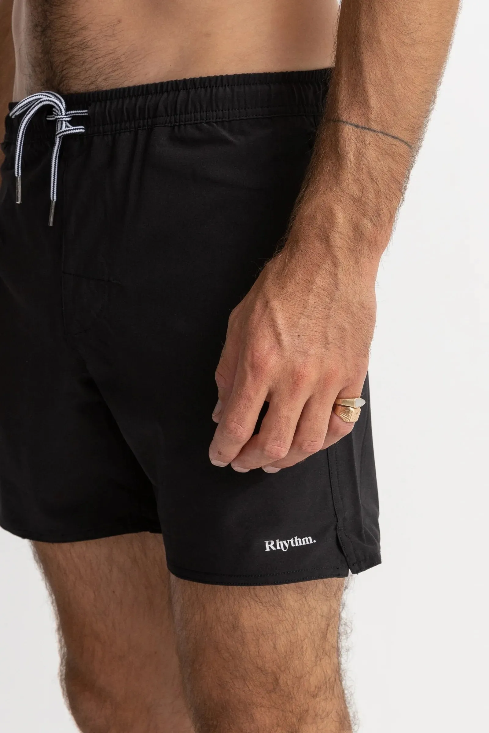 Seamless construction Roomy Fit Classic Beach Short Black