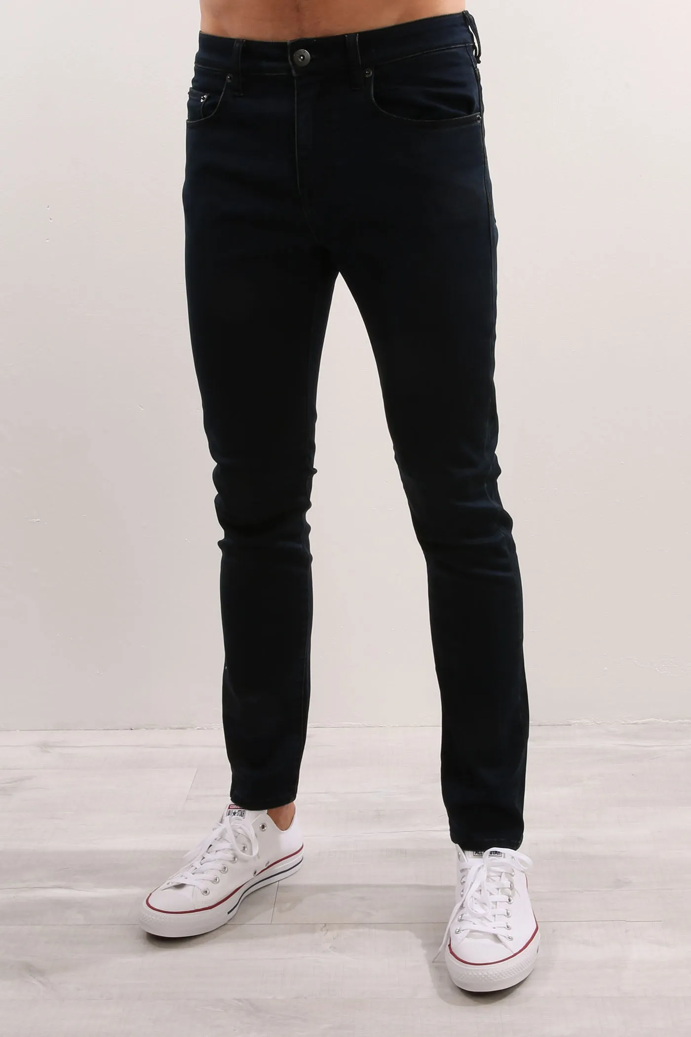 Modern Weekend Style Date Night Sunny Vibes R2 Slim & Narrow Stretch Jean Clean Rinse