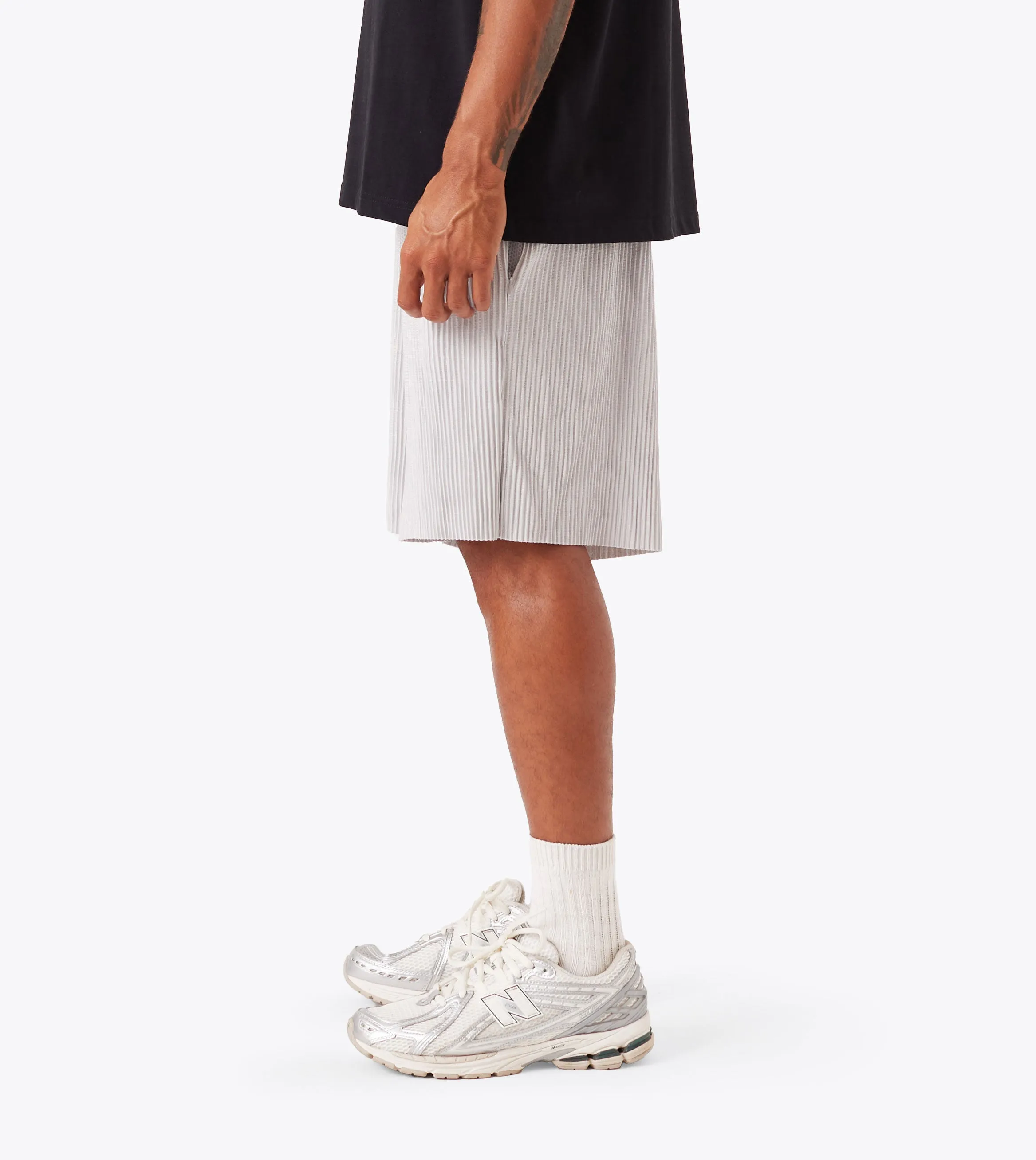 Pleated Short Cement Street Style