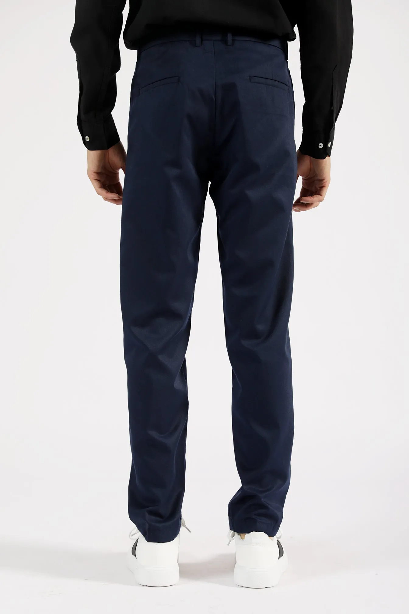 STRAIGHT FIT PANTS Layer-Friendly Roll-up style