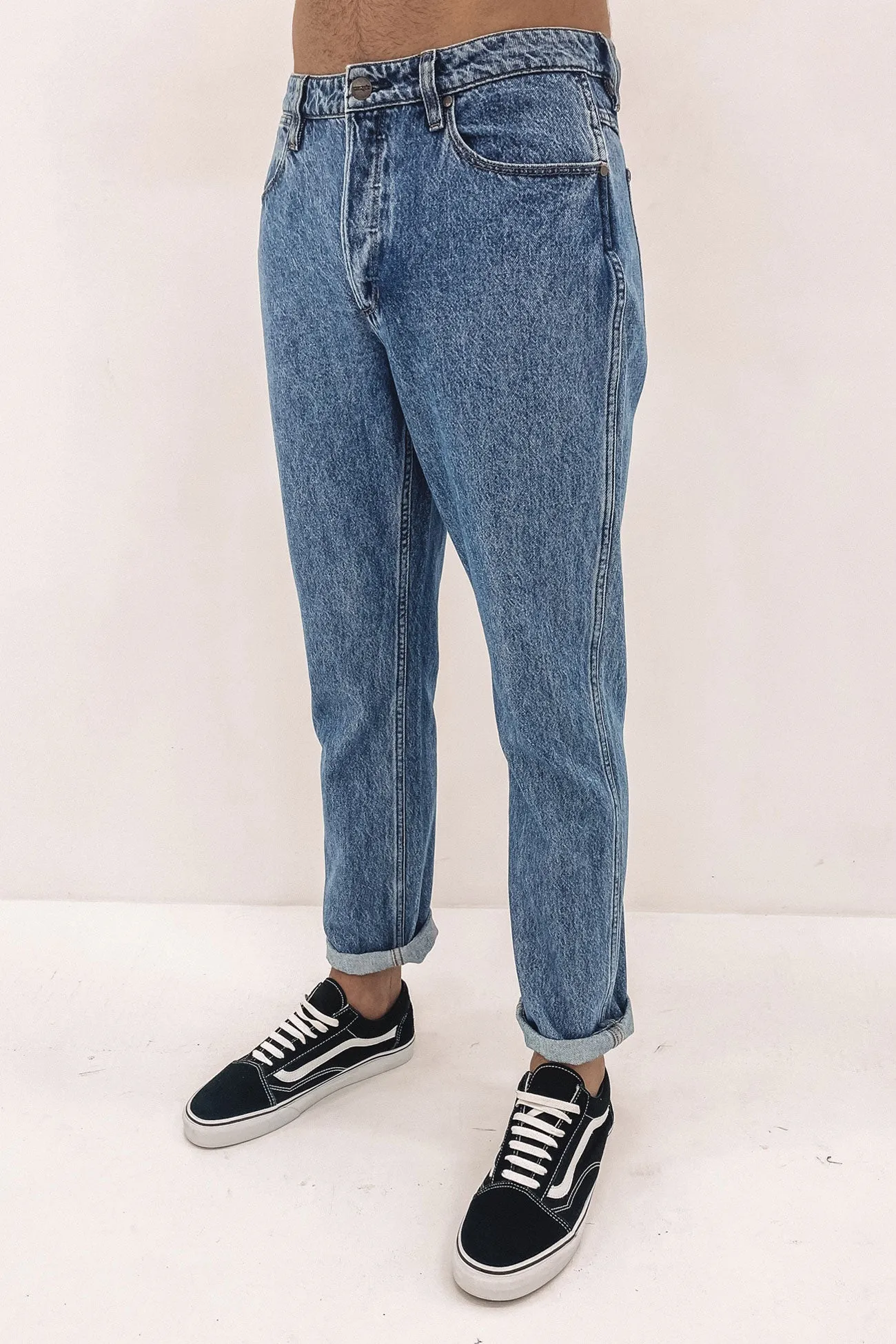 Loose Textured Travel Outfit Chill Friendly Eazy Straight Jean Stone Ride