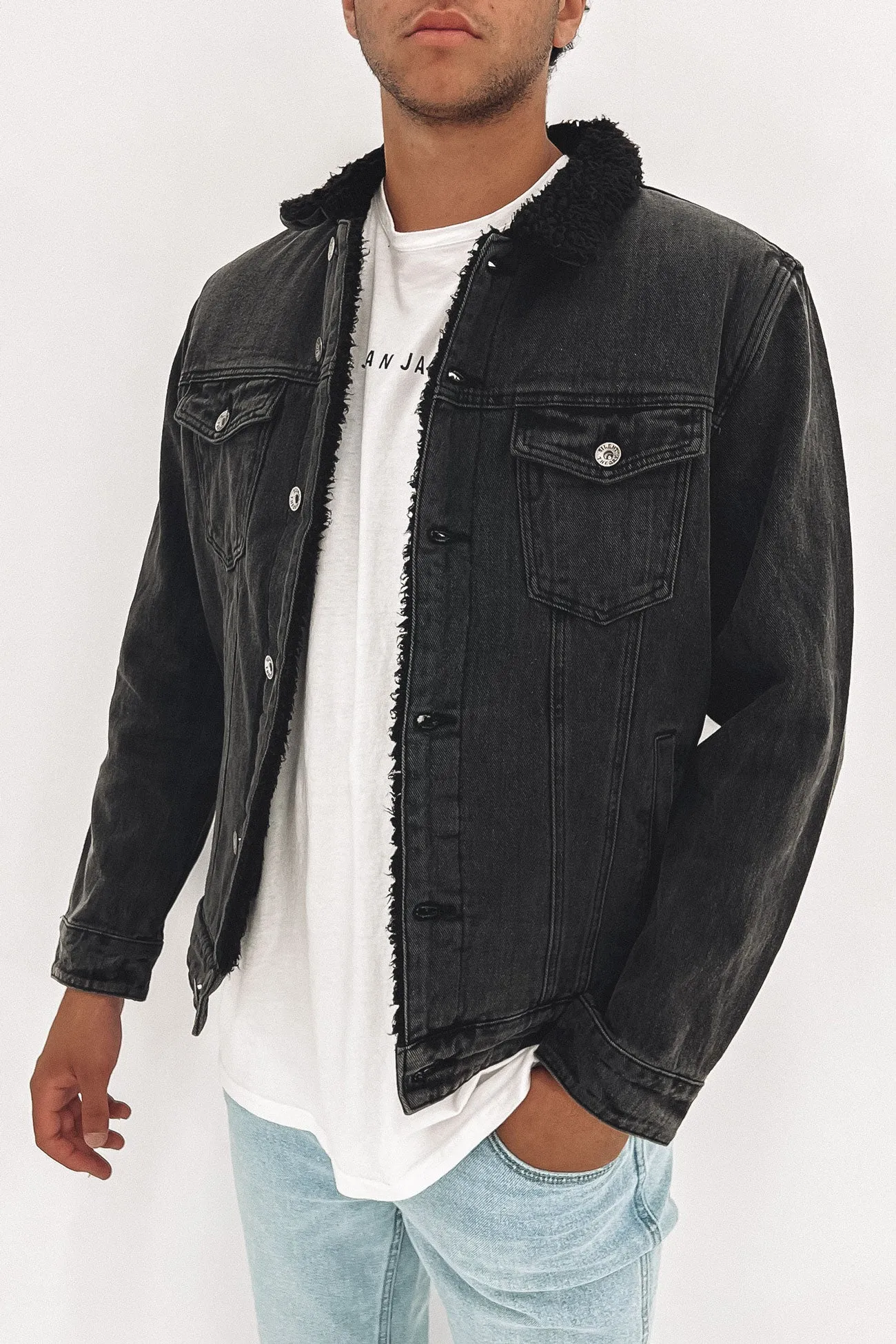 Matte Surface Texture Jefe Sherpa Jacket Washed Black