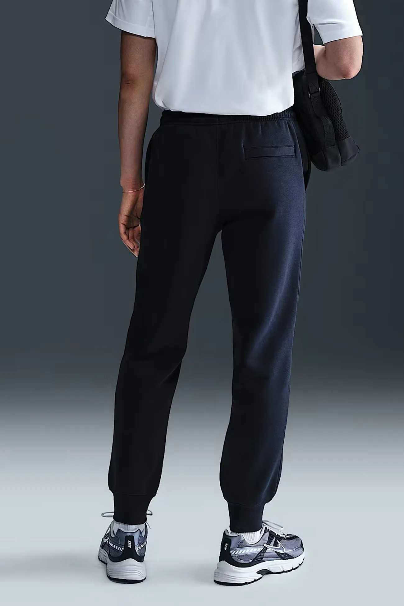 Movement Support Nike Club BB Jogger Obsidian White