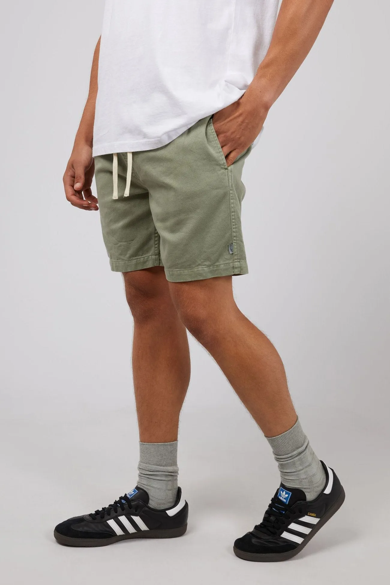 Walter Short Khaki TaglessLabeling Rough texture