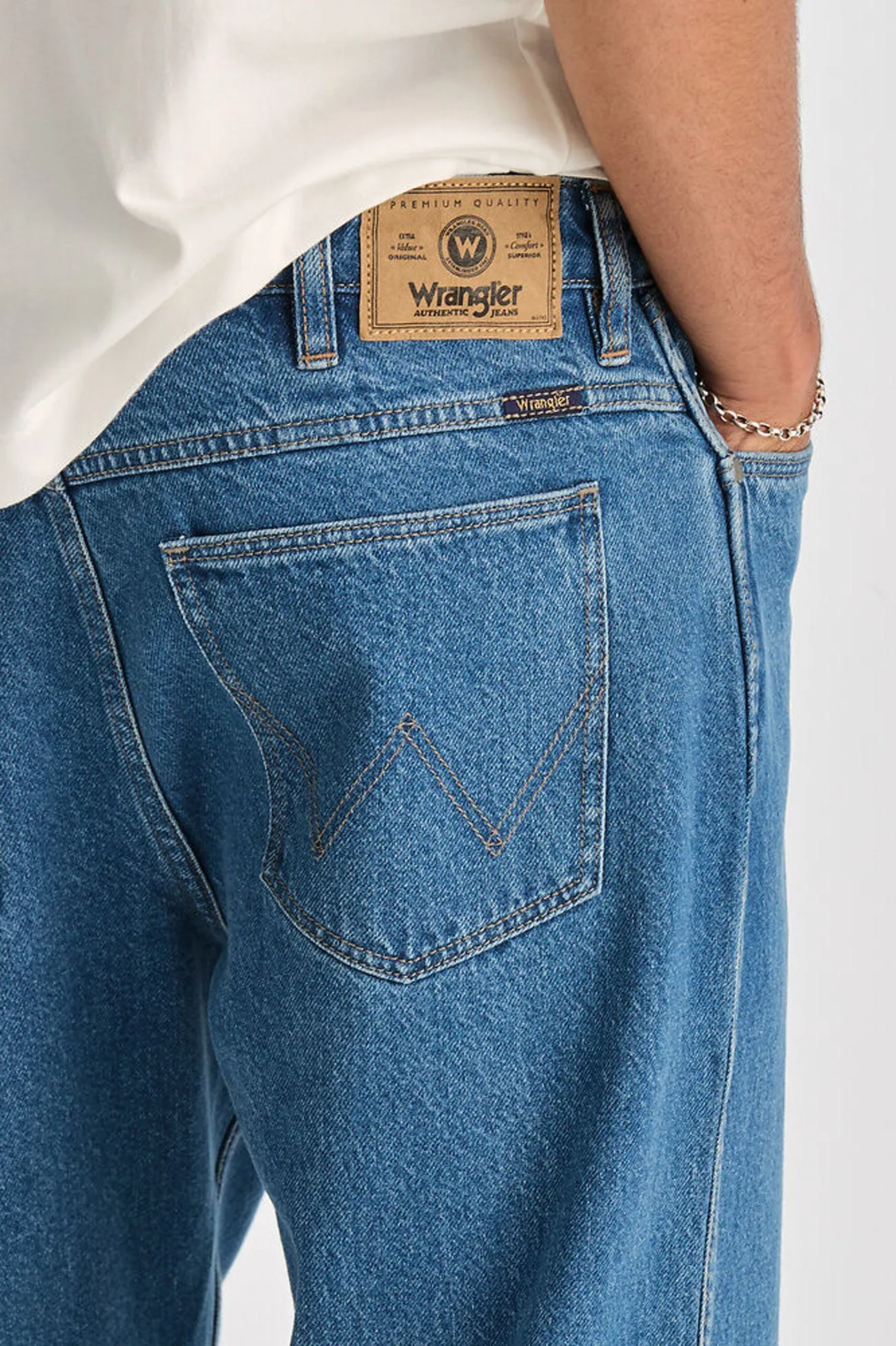 Chic Silhouette Easy Straight Jean Rising Indigo