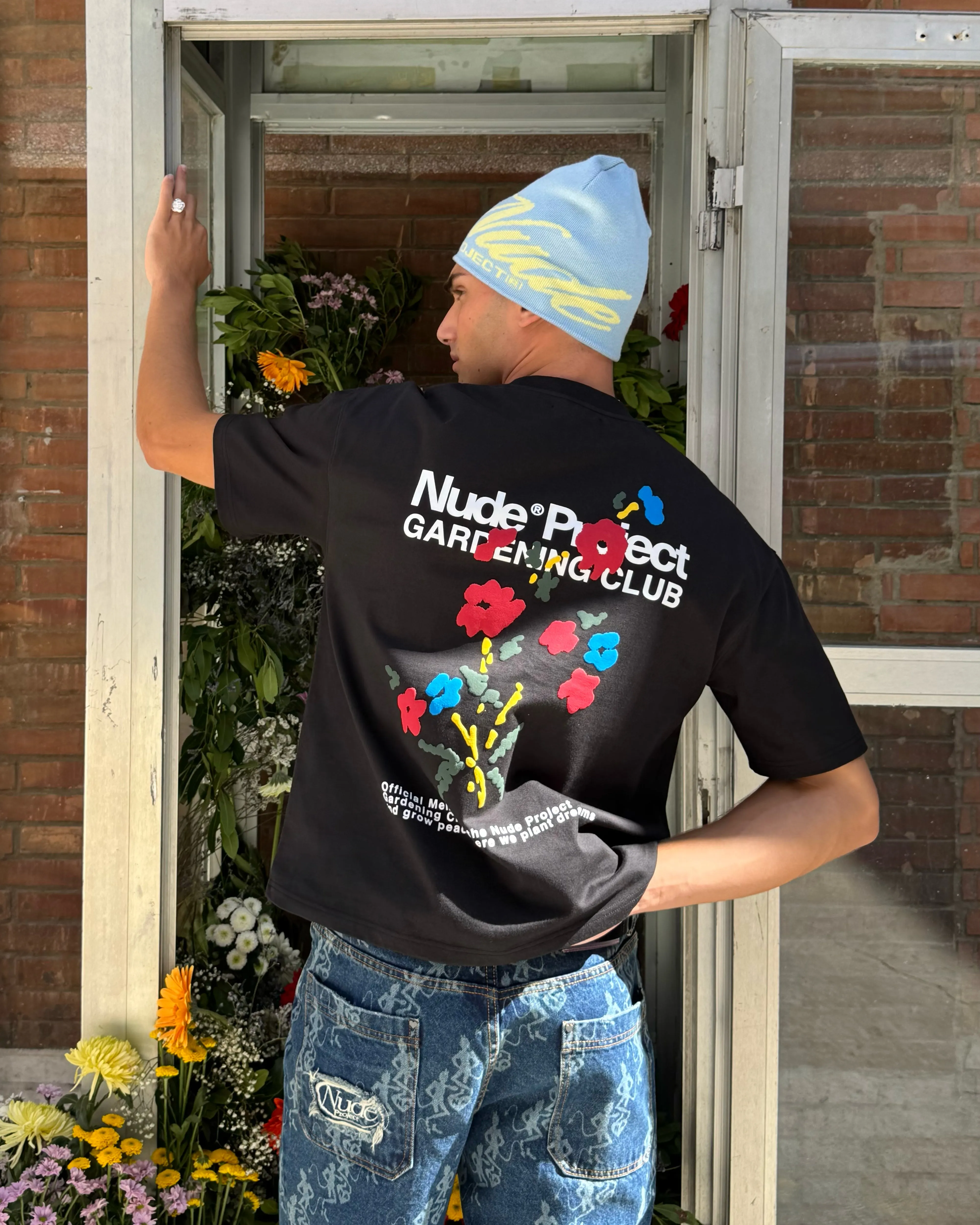 Floreta Tee Black Lightweight Design