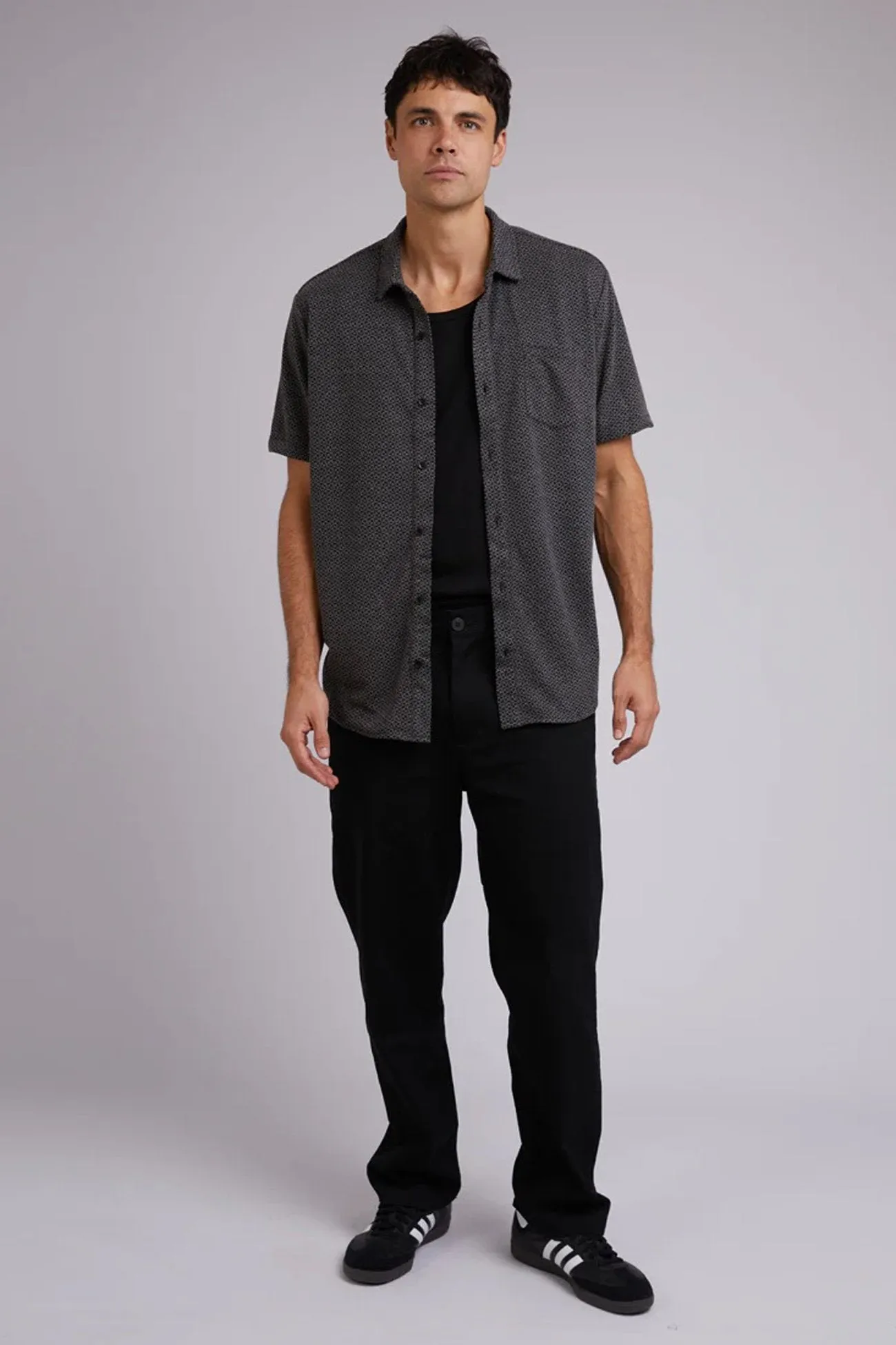 Textured Short Sleeve Shirt Black Flattering Cut