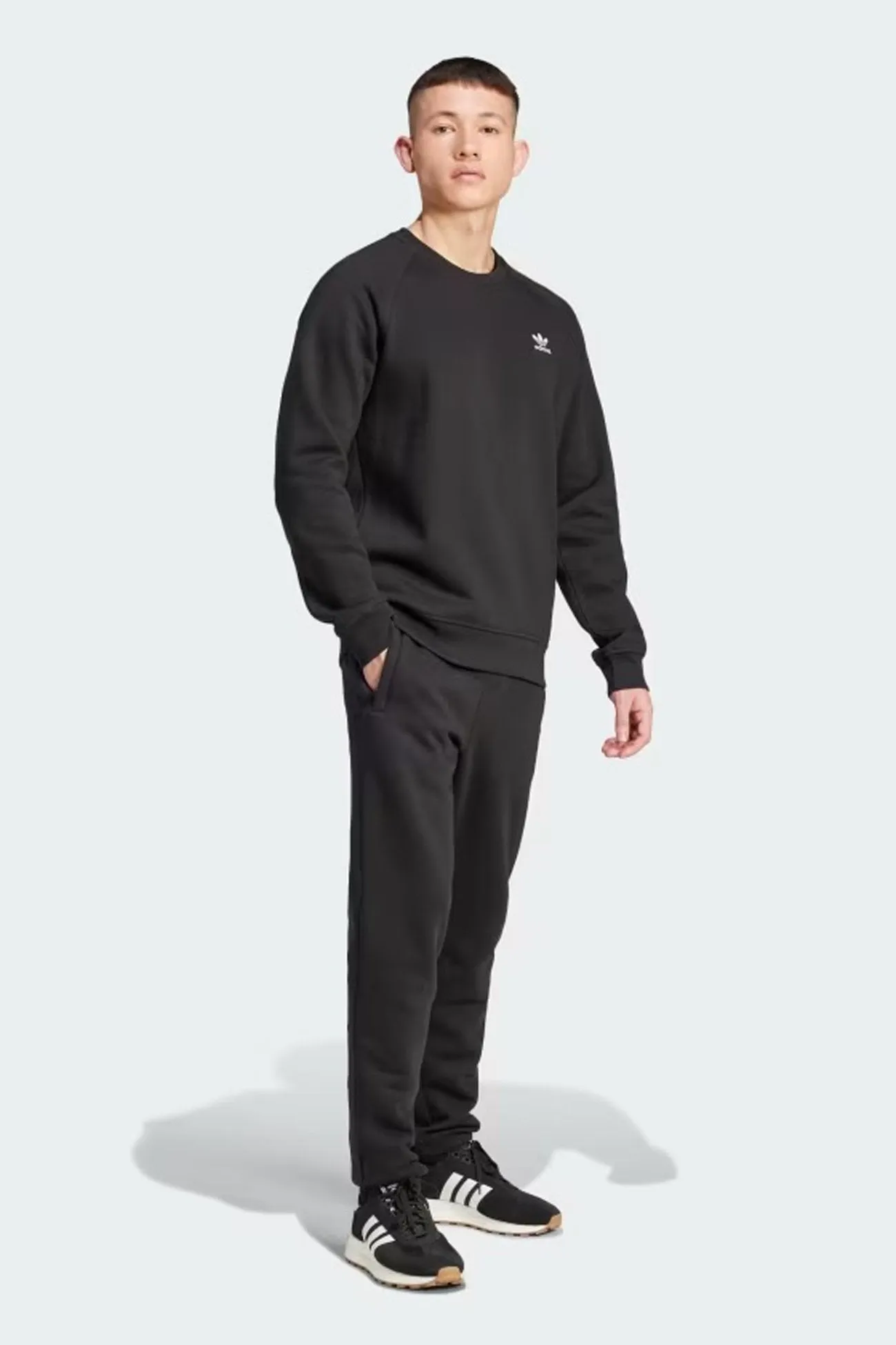Smooth Texture Essential Crew Black