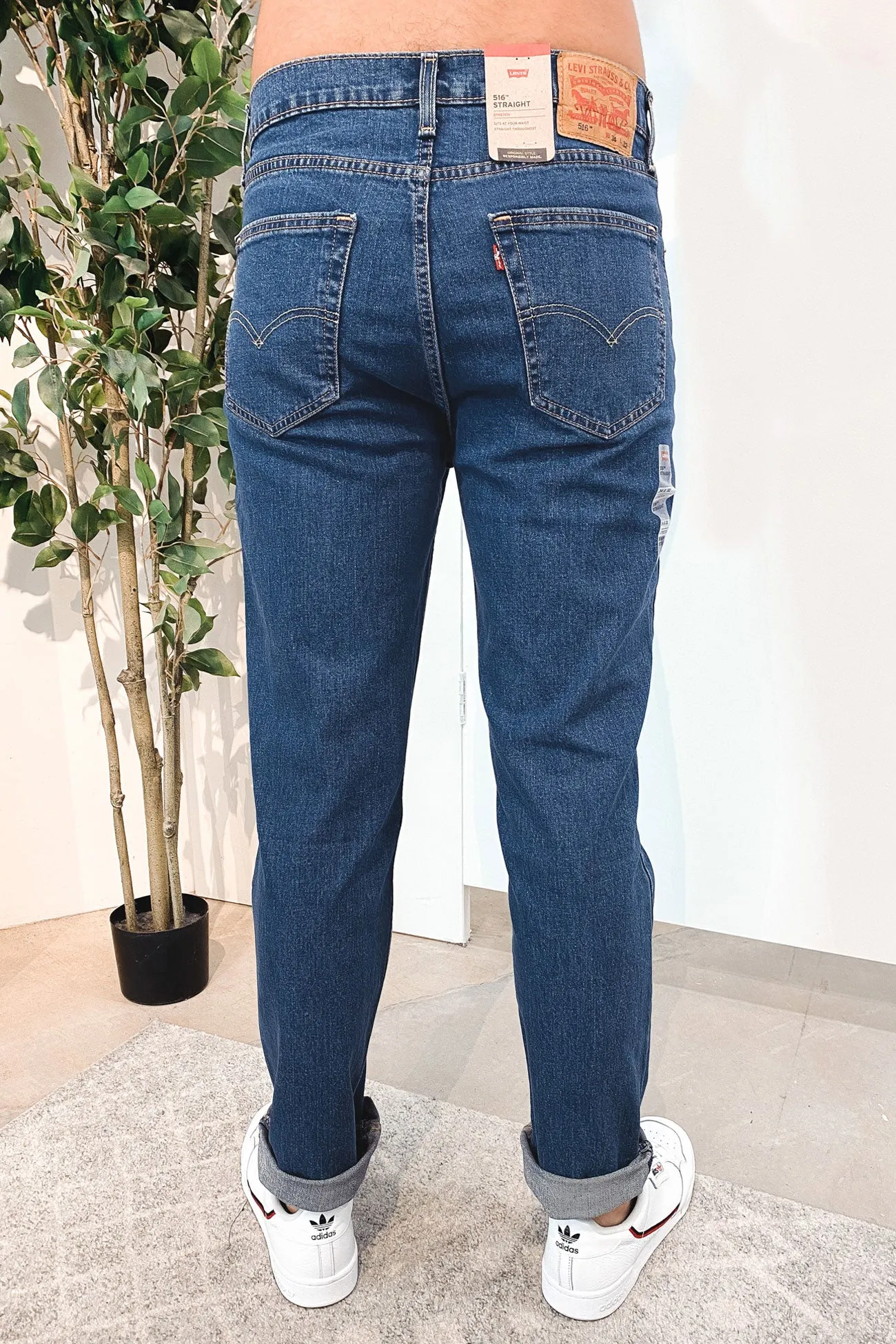 Neutral Fabric Smooth Texture 516 Straight Jean Dark Stonewash