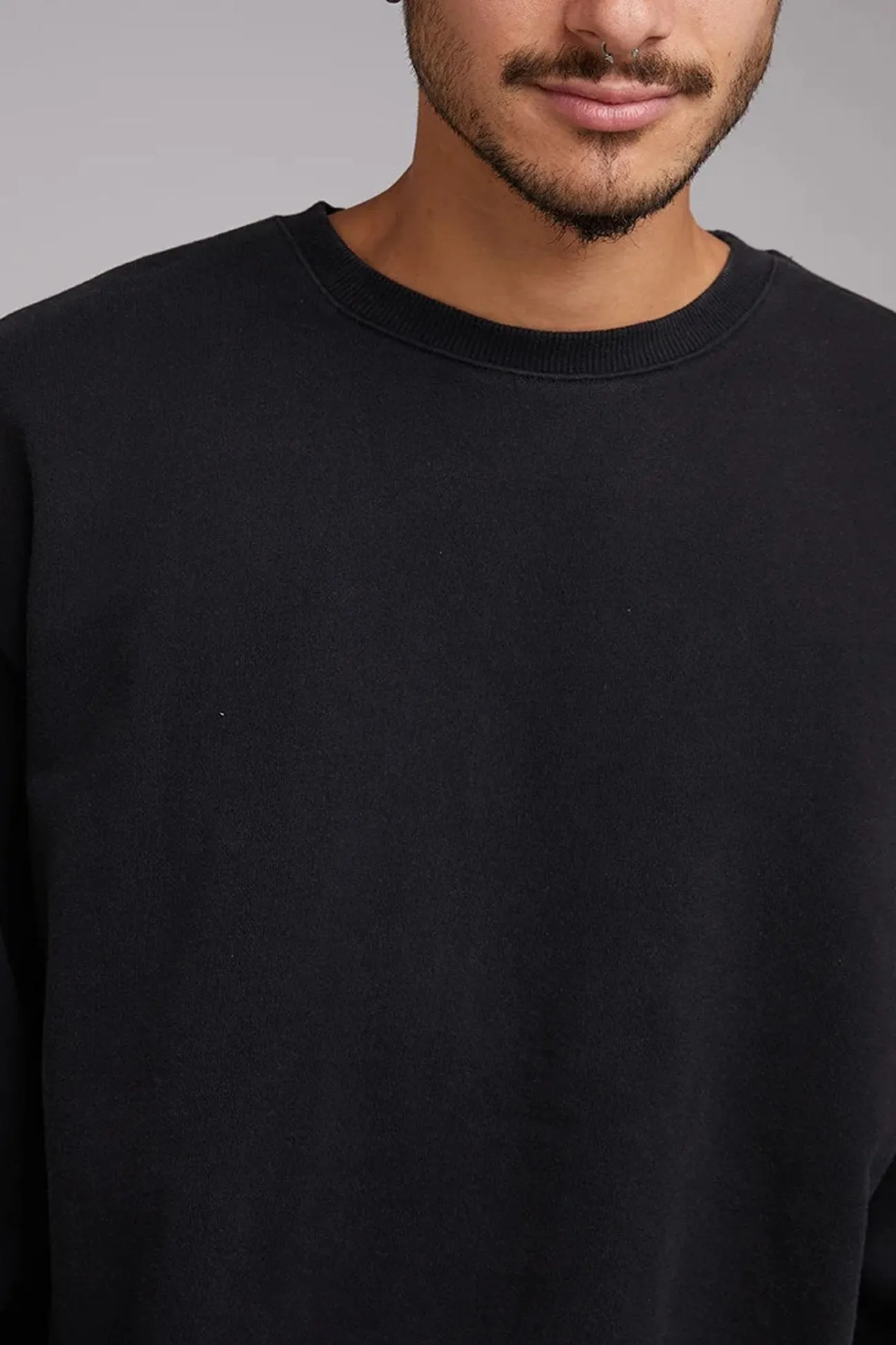 Minimalist Design Festival Outfit Box Crew Washed Black