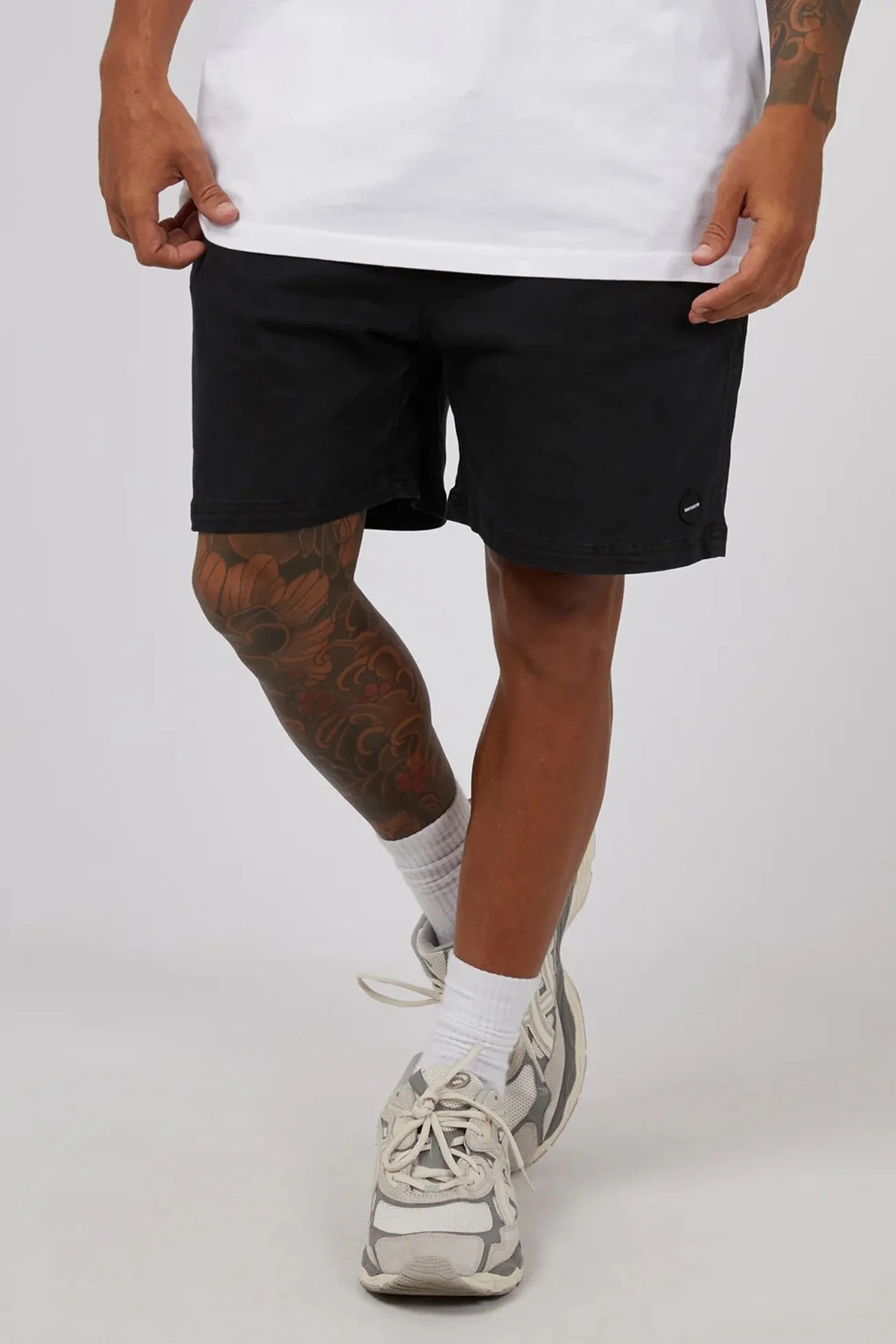 Quick Response Fit entertainment industry 17" Twill Jogger Washed Black