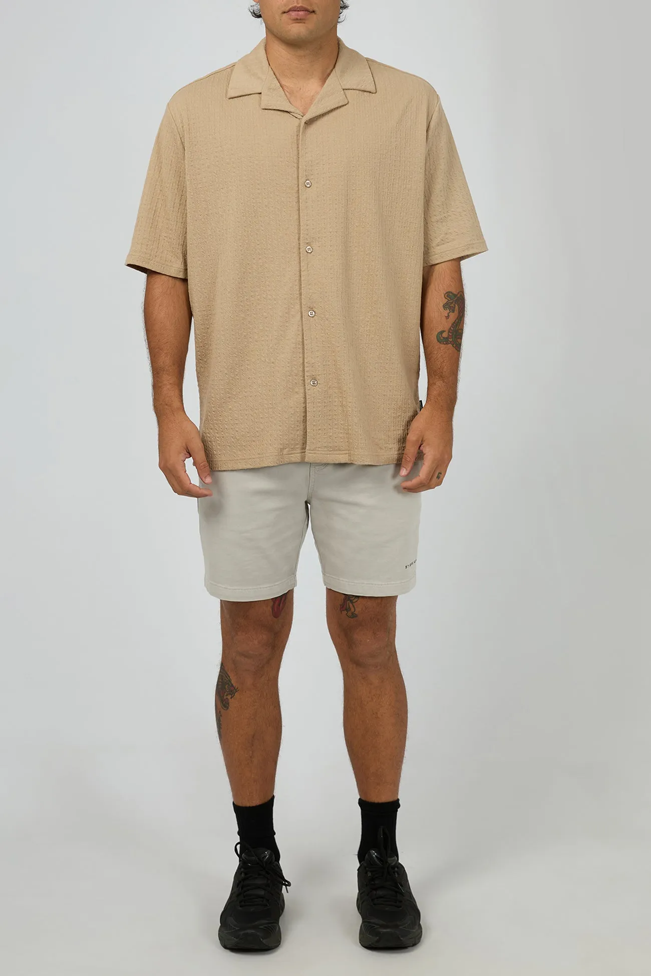 Liberate Short Sleeve Shirt Tan Light Outfit Edgy
