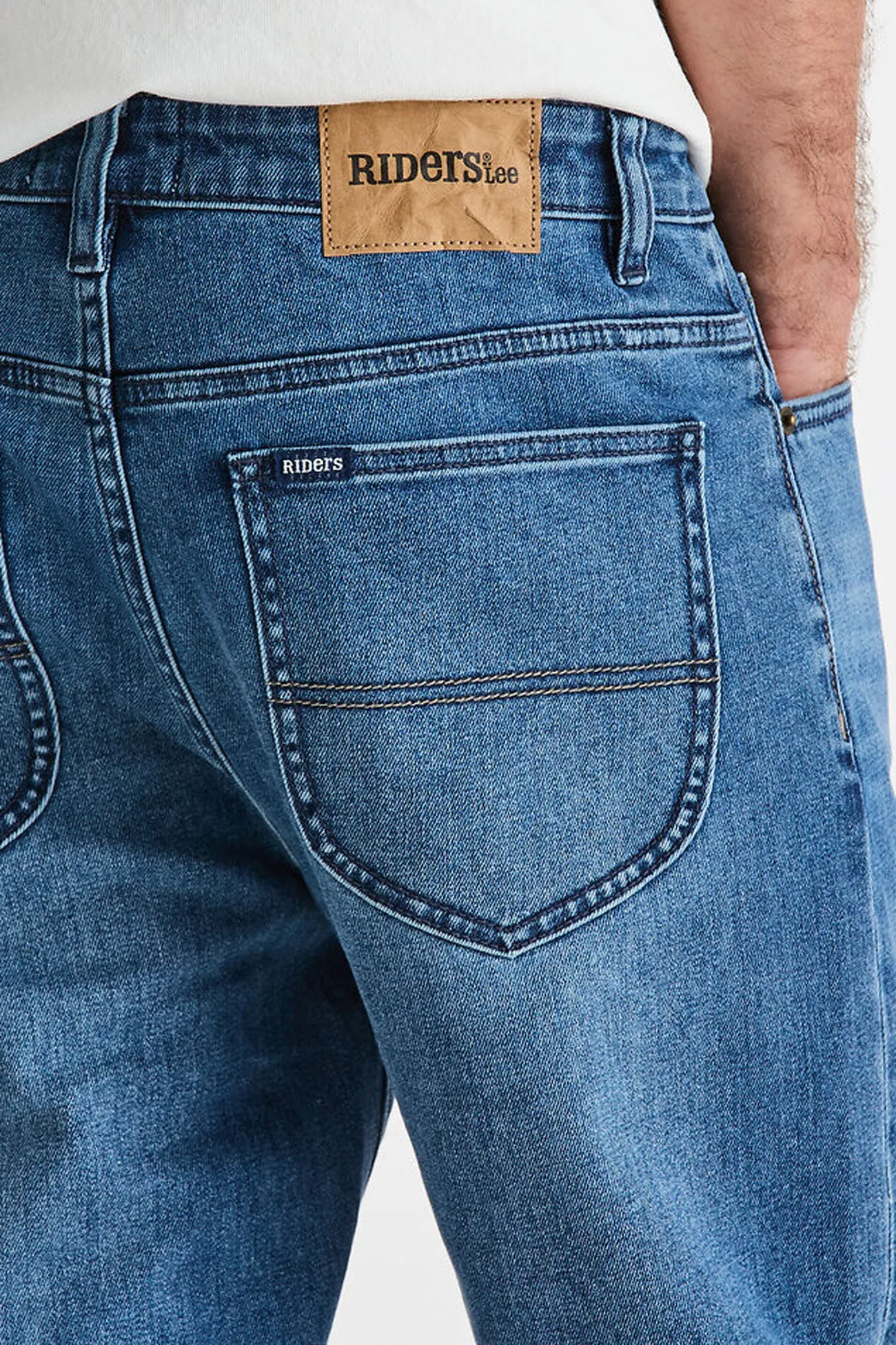 Smooth Texture R4 Taper Jean Indigo Lounge