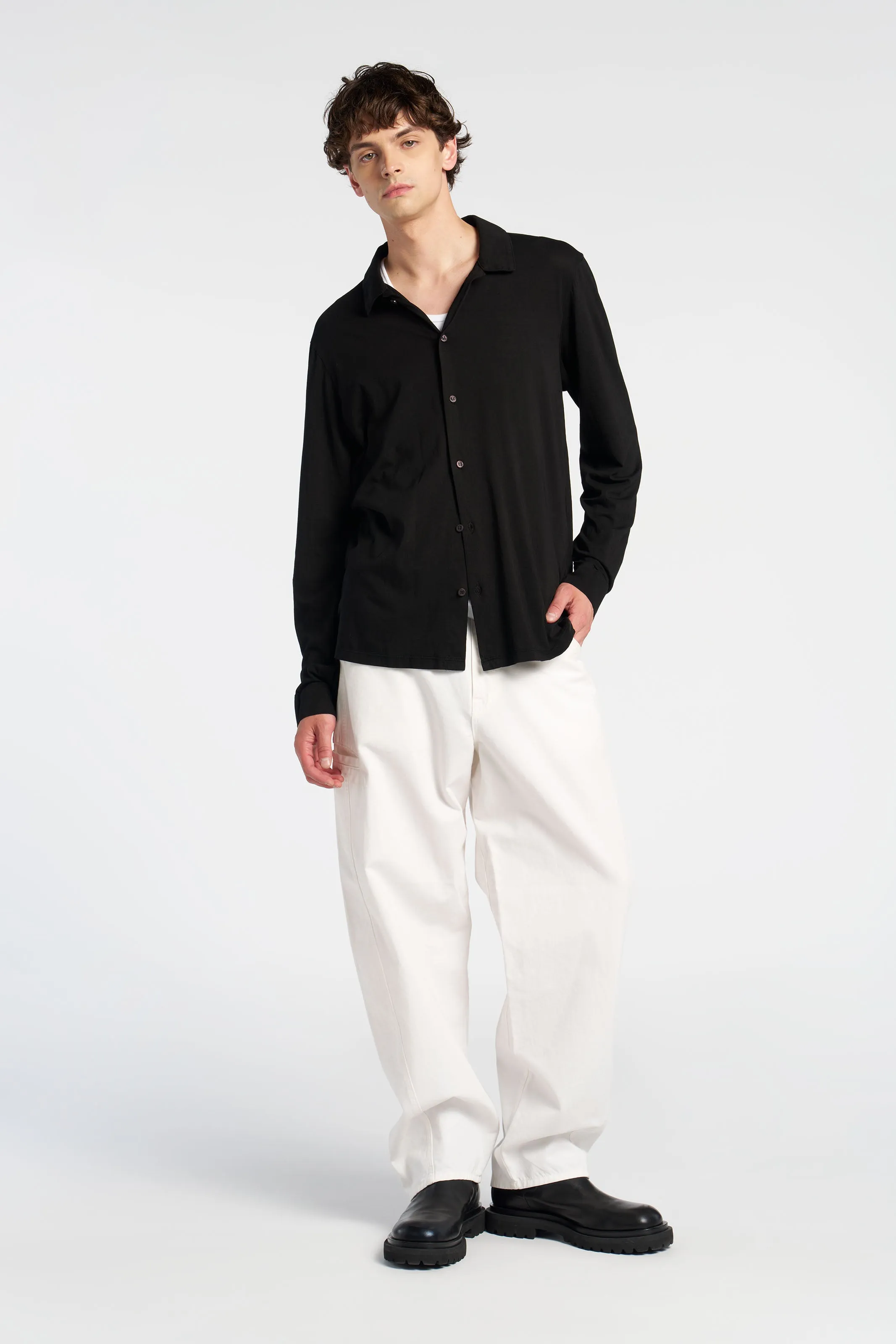 Round neck simplicity V neck style Classic Buttondown